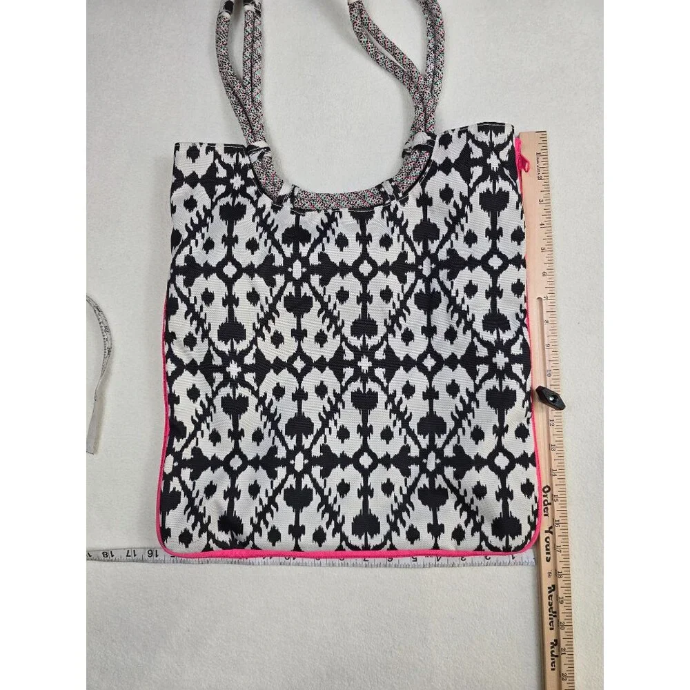 Kavu Rope Market Bag With Black & White Ikat Pattern Pink Trim - Picture 2 of 8